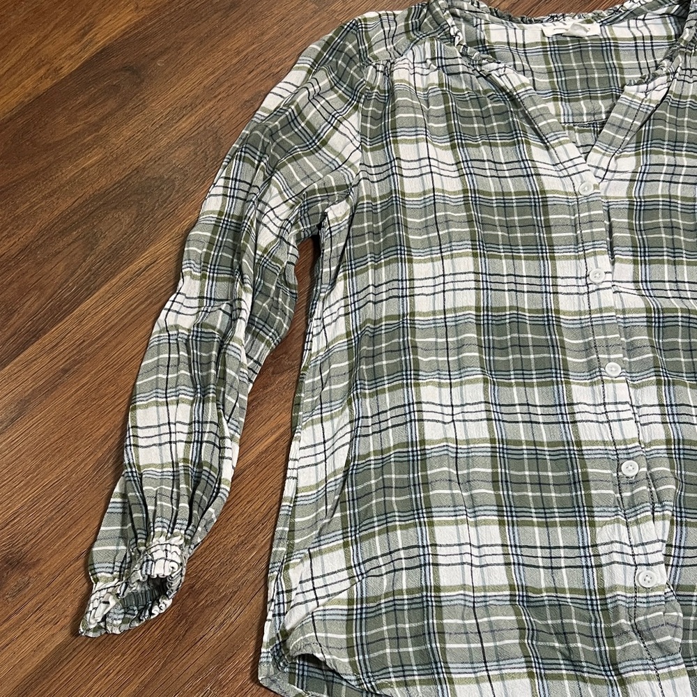 Beach Lunch Lounge - Soft Green and White Plaid Women's Button-Down Shirt - S/P - Picture 7 of 9